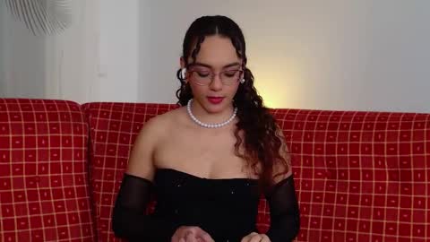 Tay Tay online show from January 10, 9:30 pm