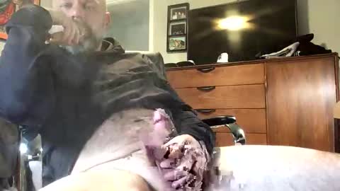 Snapshot of tbiz82 chatting on March 6, 10:39 pm Tbiz82 online show from March 6, 10:39 pm