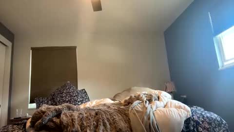 Snapshot of tbiz82 chatting on March 18, 4:32 pm Tbiz82 online show from March 18, 4:32 pm