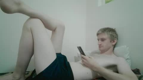 Snapshot of tcute0 chatting on April 11, 12:48 am tcute0 online show from April 11, 12:48 am