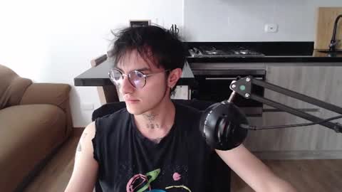 Snapshot of te0__0 chatting on June 18, 5:28 pm Teo independent model online show from June 18, 5:28 pm