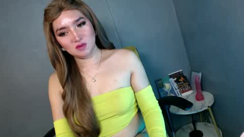 Snapshot of te_amo28 chatting on February 14, 1:23 am ellaine online show from February 14, 1:23 am