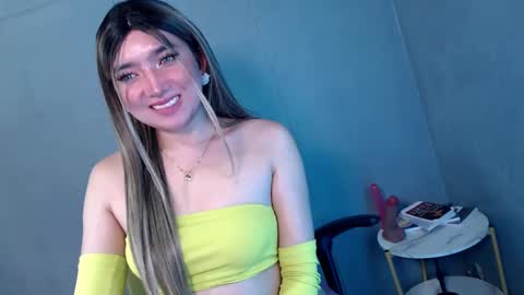 Snapshot of te_amo28 chatting on February 28, 1:47 am ellaine online show from February 28, 1:47 am