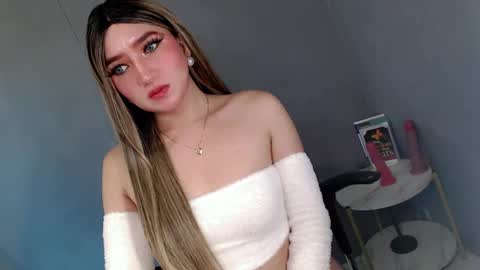 Snapshot of te_amo28 chatting on March 8, 10:02 pm ellaine online show from March 8, 10:02 pm