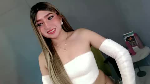 Snapshot of te_amo28 chatting on March 10, 9:51 pm ellaine online show from March 10, 9:51 pm