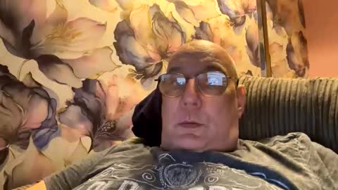 Snapshot of tebb61 chatting on September 21, 7:04 pm Mark online show from September 21, 7:04 pm