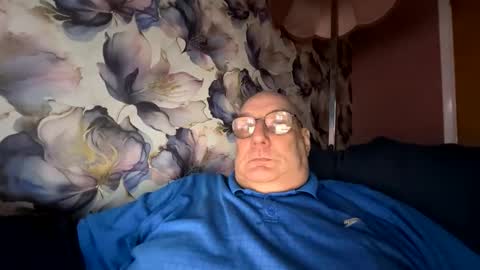 Snapshot of tebb61 chatting on February 8, 4:21 pm Mark online show from February 8, 4:21 pm