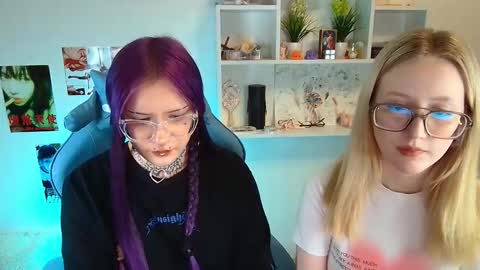 Snapshot of technical_face_powder_error chatting on December 22, 4:04 pm technical_face_powder_error online show from December 22, 4:04 pm