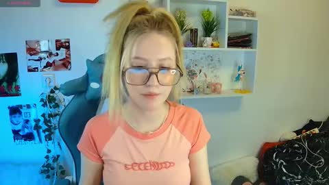 Snapshot of technical_face_powder_error chatting on January 5, 5:27 pm technical_face_powder_error online show from January 5, 5:27 pm