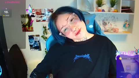 Snapshot of technical_face_powder_error chatting on March 11, 4:35 pm technical_face_powder_error online show from March 11, 4:35 pm