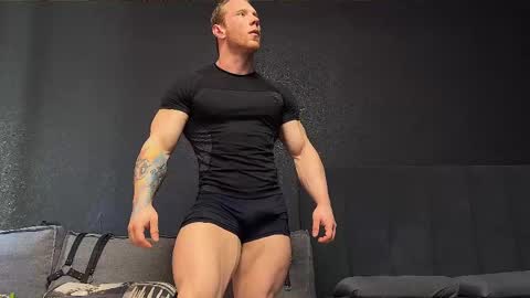 Snapshot of technohotgod chatting on April 1, 5:52 am Andy Psy online show from April 1, 5:52 am