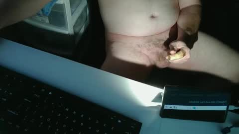 Snapshot of techskiota chatting on November 25, 10:10 pm Tech online show from November 25, 10:10 pm