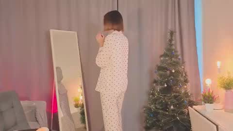 all me precious   online show from December 16, 6:07 am