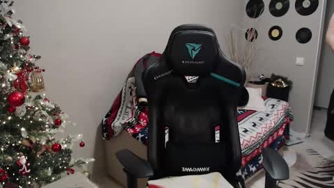 Snapshot of teddy_mode chatting on December 20, 3:57 am Teddy online show from December 20, 3:57 am