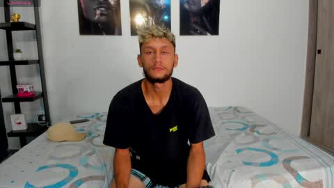 Snapshot of tedyx99 chatting on April 5, 9:17 am Tedy online show from April 5, 9:17 am