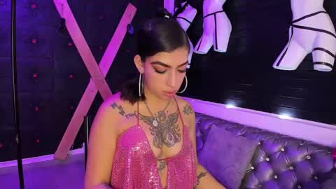 Snapshot of teeennaugthy18 chatting on October 18, 3:20 am Tayloor online show from October 18, 3:20 am