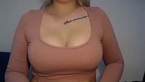 Teeyara  online show from October 18, 9:26 pm