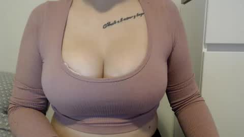 Teeyara  online show from October 31, 9:43 am