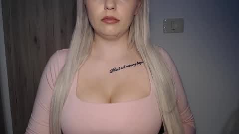 Teeyara  online show from December 21, 4:47 pm