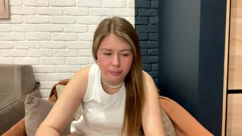 Snapshot of templeholberg chatting on April 4, 7:06 am Lana online show from April 4, 7:06 am