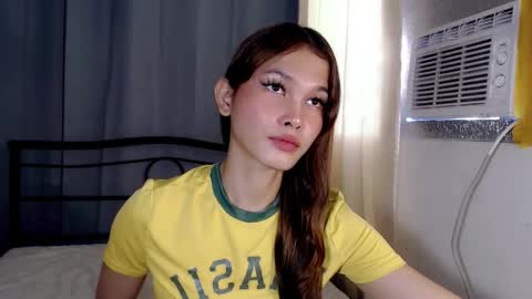 Snapshot of temptation_lily chatting on May 23, 4:29 am Lily online show from May 23, 4:29 am