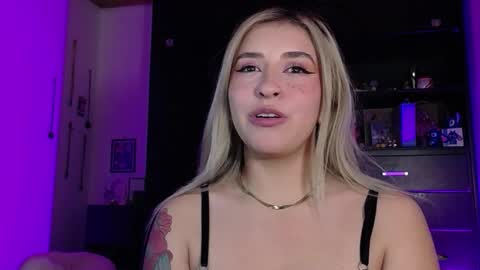 Snapshot of temptationsweet__ chatting on March 15, 8:53 am Sara online show from March 15, 8:53 am