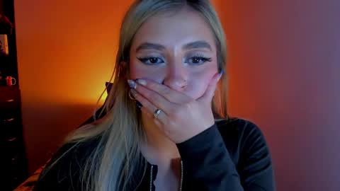 Snapshot of temptationsweet__ chatting on March 29, 8:25 am Sara online show from March 29, 8:25 am