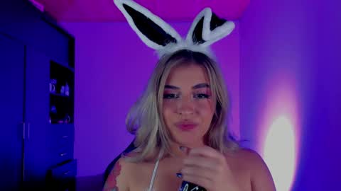 Snapshot of temptationsweet__ chatting on April 5, 6:21 am Sara online show from April 5, 6:21 am