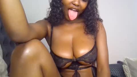 Snapshot of tempting_tiah chatting on January 15, 1:16 pm tiah online show from January 15, 1:16 pm