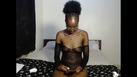 Snapshot of tempting_vibe chatting on February 23, 4:48 pm tempting_vibe online show from February 23, 4:48 pm