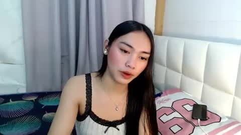 Snapshot of temptmebabyx chatting on June 17, 1:45 pm YOGIRL MAXINE online show from June 17, 1:45 pm