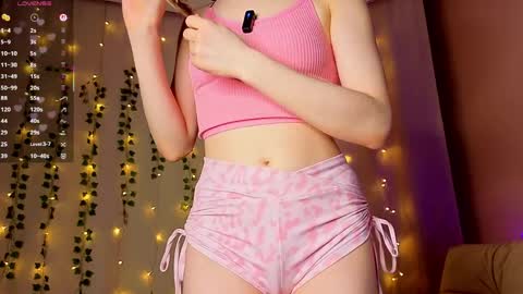 Snapshot of tender__beauty chatting on April 6, 6:20 pm Hey Im Aneta online show from April 6, 6:20 pm