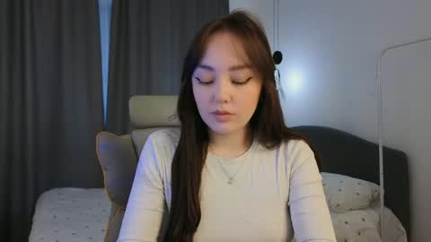 Mia online show from April 24, 1:13 pm