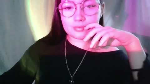 Snapshot of tendre_amelia chatting on April 8, 4:34 am tendre_amelia online show from April 8, 4:34 am