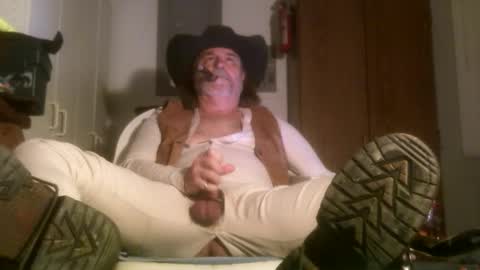 Snapshot of tennredneck chatting on December 11, 5:21 am Tennredneck online show from December 11, 5:21 am