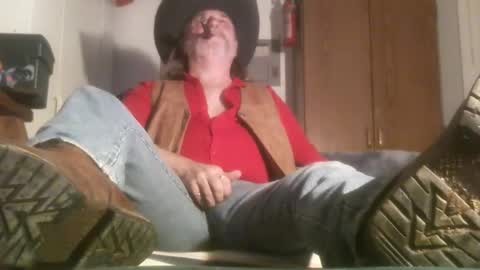 Snapshot of tennredneck chatting on March 10, 3:56 am Tennredneck online show from March 10, 3:56 am