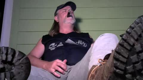 Snapshot of tennredneck chatting on September 15, 2:22 am Tennredneck online show from September 15, 2:22 am
