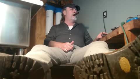 Snapshot of tennredneck chatting on February 9, 5:11 am Tennredneck online show from February 9, 5:11 am