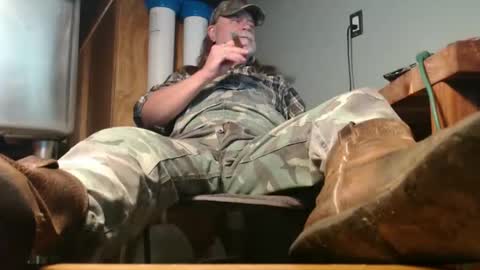 Snapshot of tennredneck chatting on March 18, 2:15 am Tennredneck online show from March 18, 2:15 am