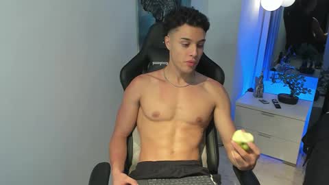 Snapshot of teo_bennet chatting on October 5, 7:56 pm Teodoro online show from October 5, 7:56 pm