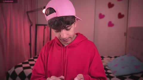 teo brown Independent model online show from March 4, 7:32 pm