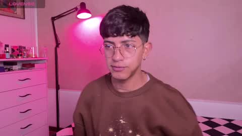 teo brown Independent model online show from September 30, 12:21 pm