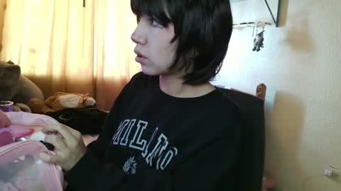 Terra Elowen online show from May 8, 1:38 pm