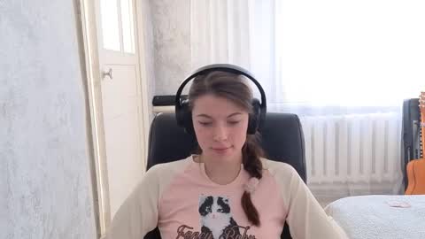 Snapshot of terranaufzinger chatting on November 4, 4:44 am Anny Simpson online show from November 4, 4:44 am