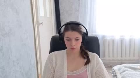 Snapshot of terranaufzinger chatting on November 6, 6:03 am Anny Simpson online show from November 6, 6:03 am