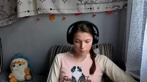 Snapshot of terranaufzinger chatting on November 19, 4:23 am Anny Simpson online show from November 19, 4:23 am