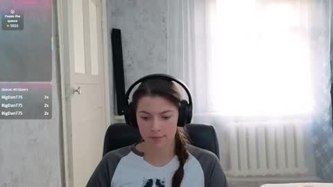 Snapshot of terranaufzinger chatting on November 25, 4:56 am Anny Simpson online show from November 25, 4:56 am