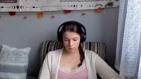 Snapshot of terranaufzinger chatting on November 27, 7:10 am Anny Simpson online show from November 27, 7:10 am