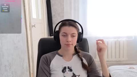 Snapshot of terranaufzinger chatting on December 18, 5:57 am Anny Simpson online show from December 18, 5:57 am