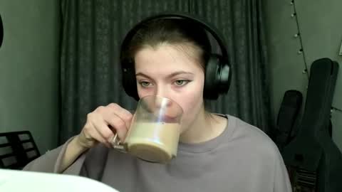 Snapshot of terranaufzinger chatting on February 3, 6:11 am Anny Simpson online show from February 3, 6:11 am